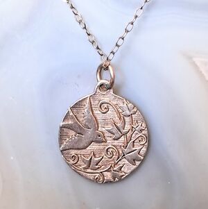 *RARE *14K GE Round Medallion Bird Pendant Necklace